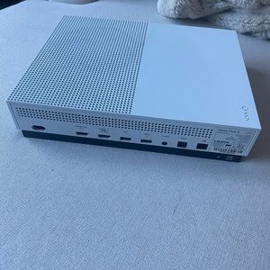 Xbox one s. 500gb.
